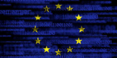 EU Flagge, bei der der blaue Teil aus binären Codes besteht.